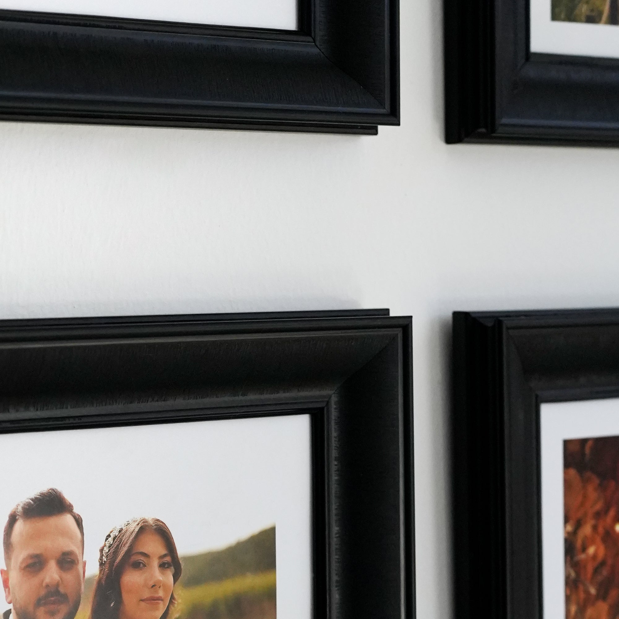 "Güzel Anılar Köşesi" Kişiye Özel Siyah Çerçeveli Fotoğraf Kolajı Seti